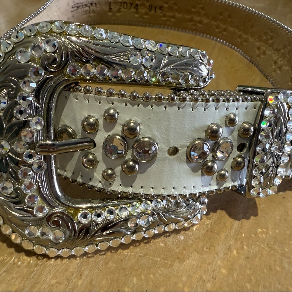 B.B. Simon Kish Belt clear ice crystal White and Silver embellishments size30